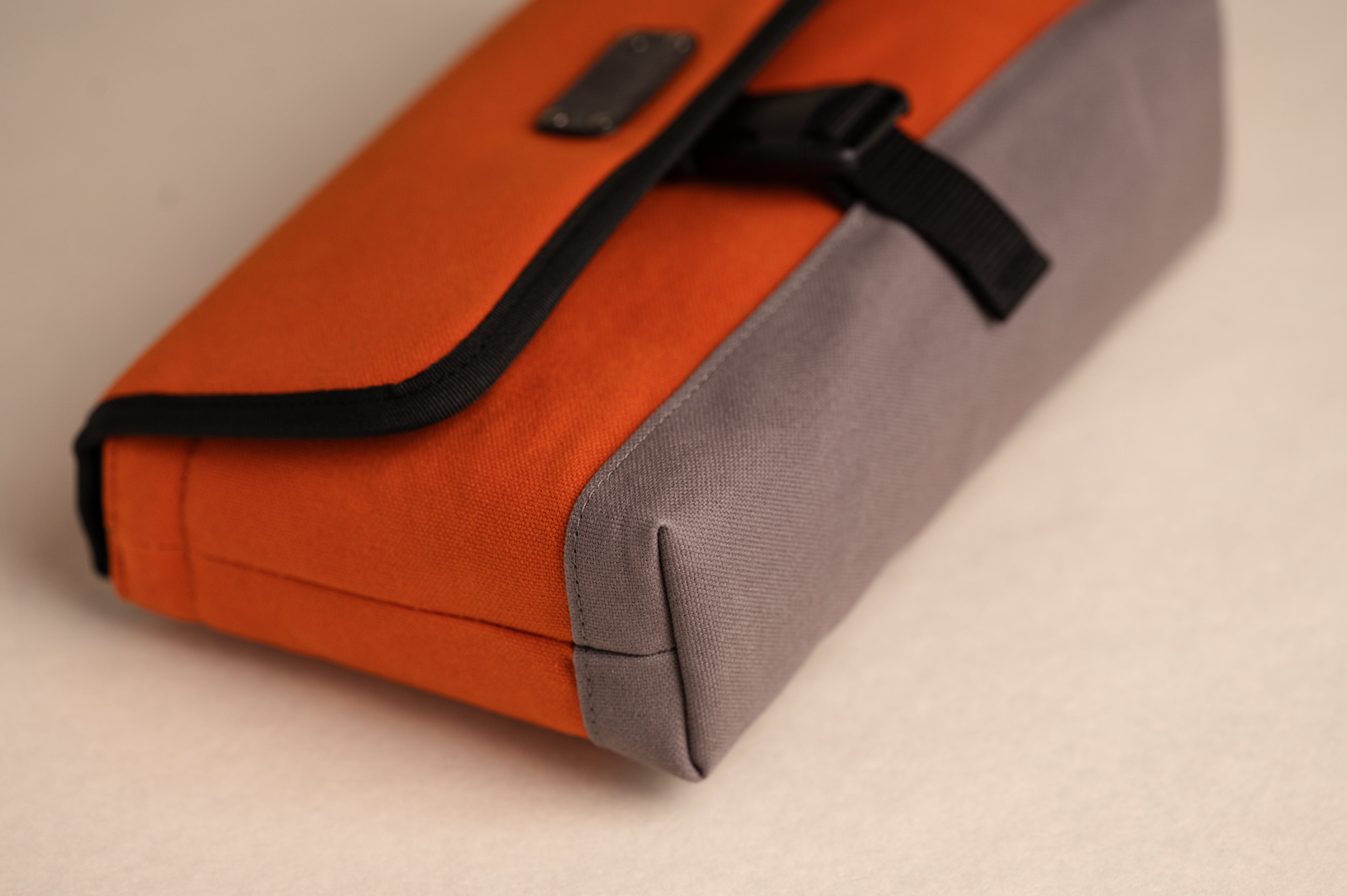 empathee- Lenz Strap Gleis2 (Crossbody)  – Mit Bedacht gestaltet, Handgefertigt in Japan. - empathee 