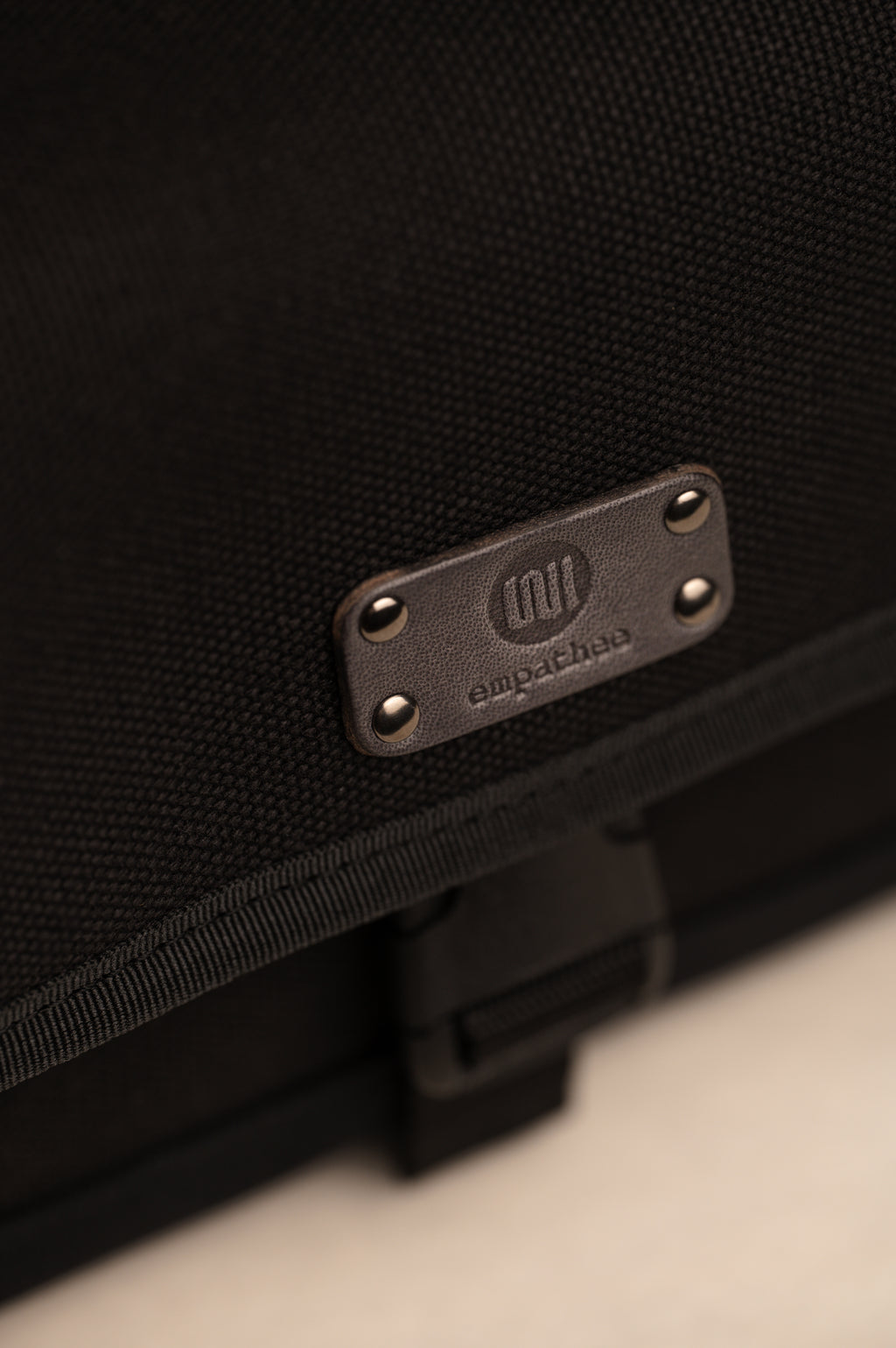 empathee- Lenz Strap Gleis2 (Crossbody)  – Mit Bedacht gestaltet, Handgefertigt in Japan. - empathee 