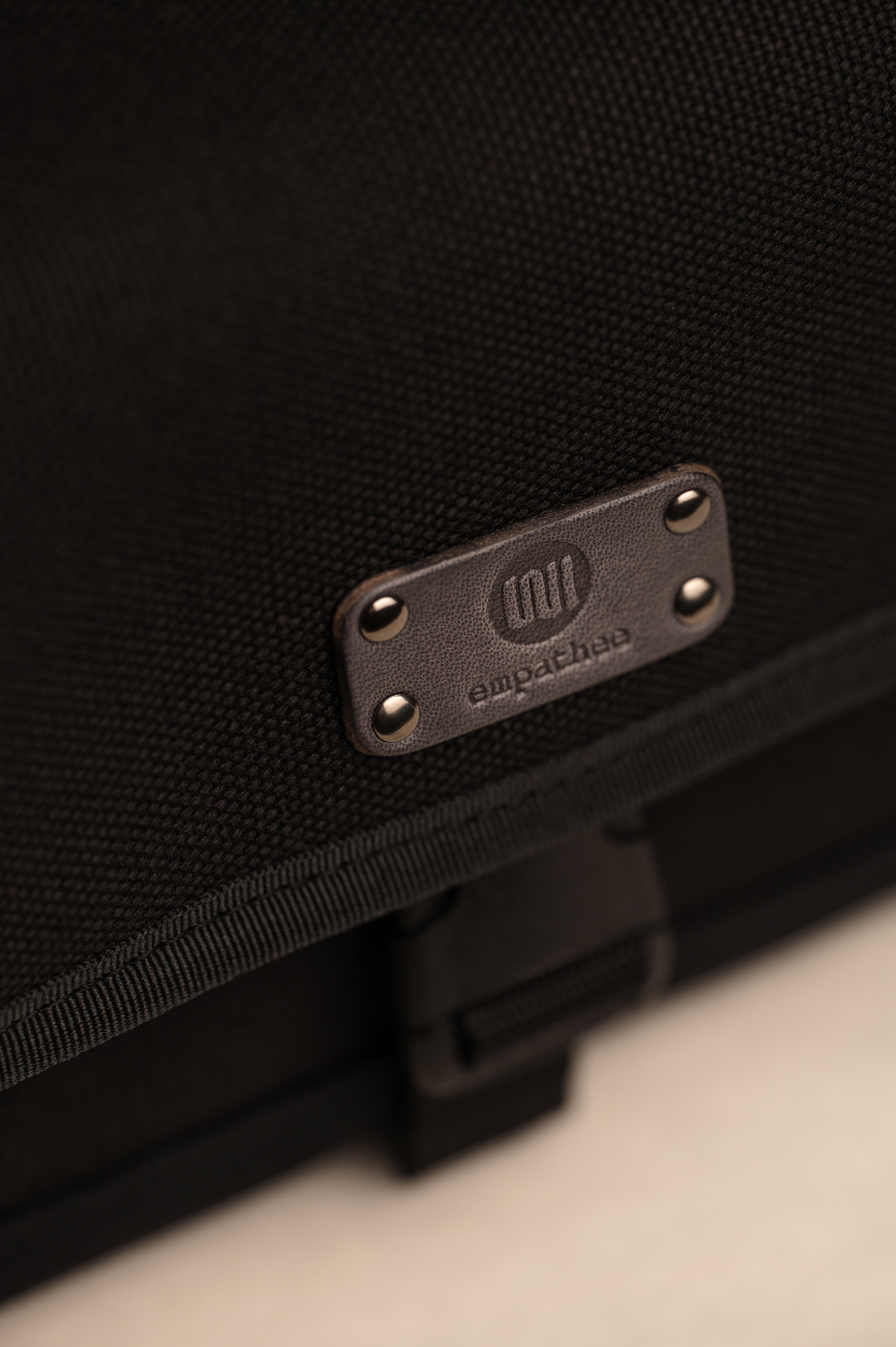 empathee- Lenz Strap Gleis2 (Crossbody)  – Mit Bedacht gestaltet, Handgefertigt in Japan. - empathee 