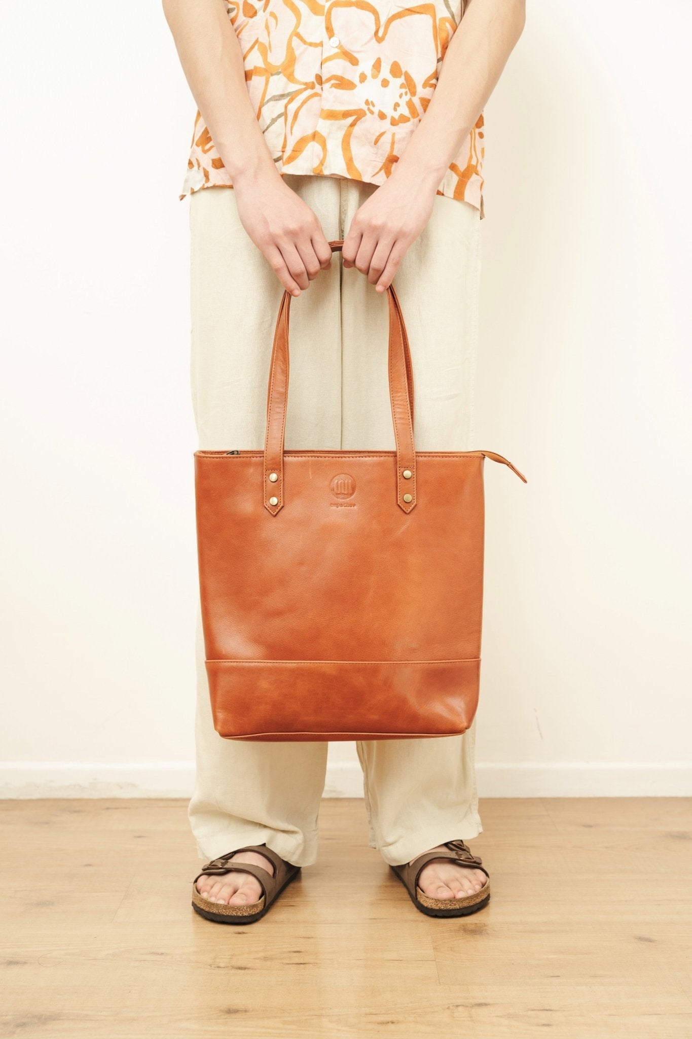 Entdecken Sie unseren Frauen Braunen Ledertasche - empathee