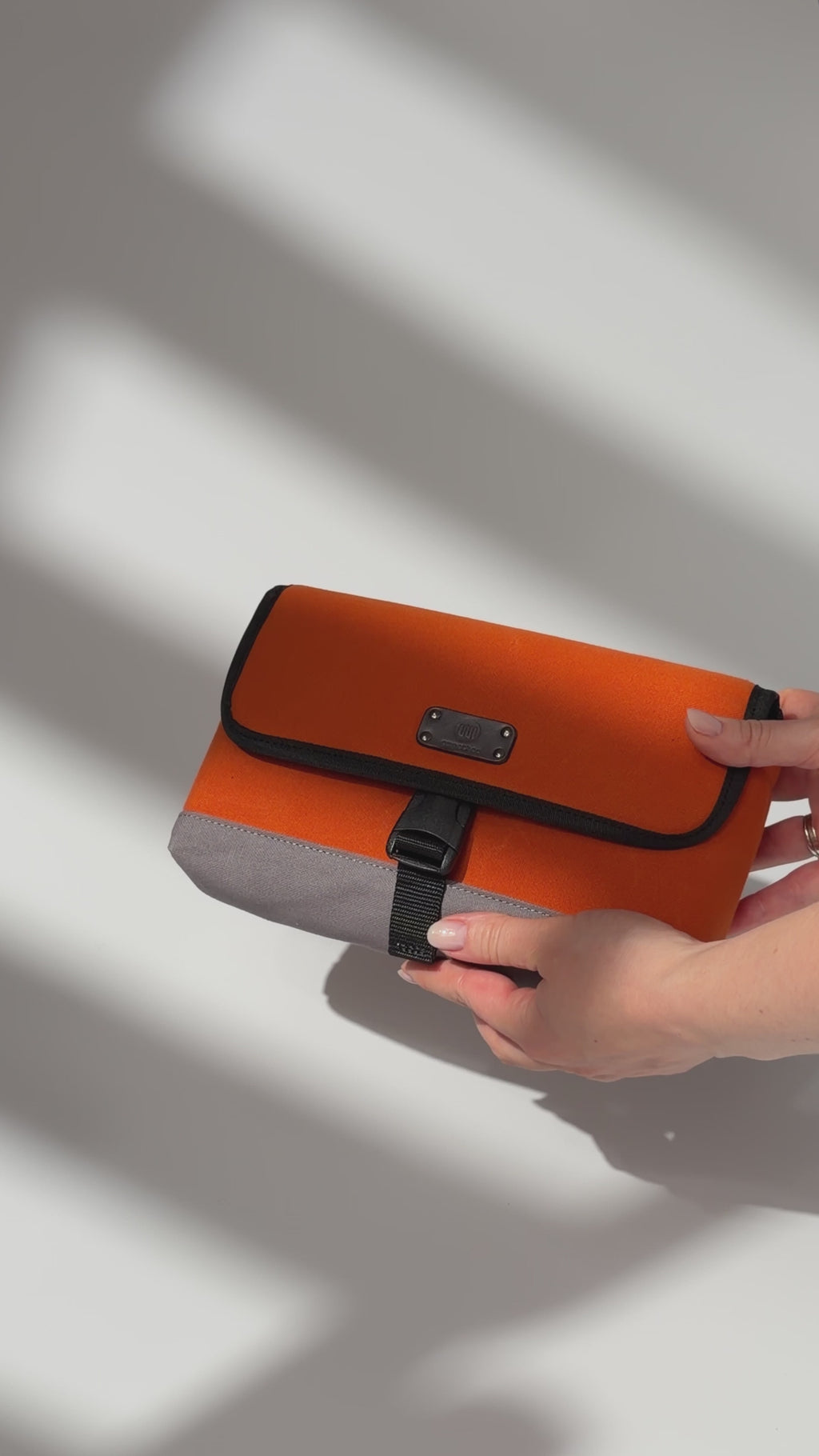empathee- Lenz Strap Gleis2 (Crossbody)  – Mit Bedacht gestaltet, Handgefertigt in Japan.
