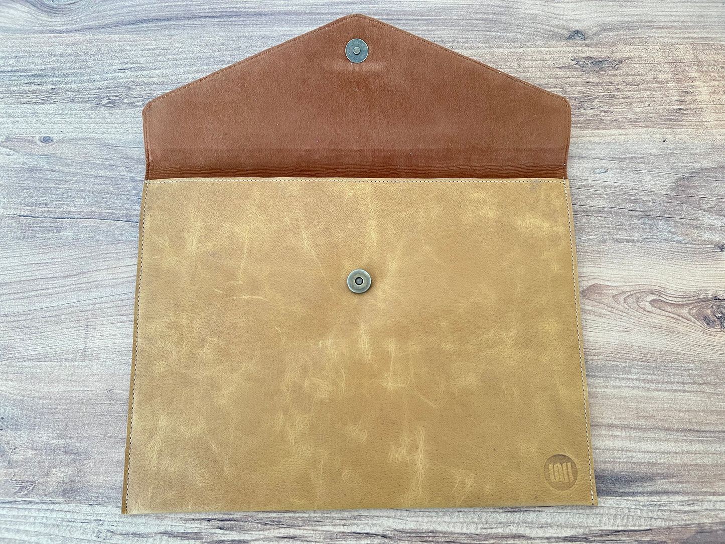 Hecho. Hochwertige Leder Hülle Für Dein Apple MacBook Air 13" (2009-2017
